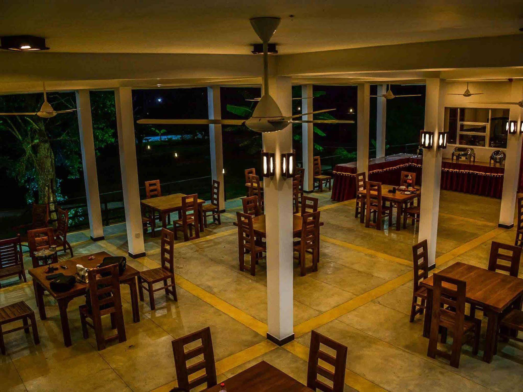 Lake Villa Resort Tissamaharama Eksteriør billede